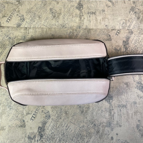 ERA81 San Francisco Toiletry/Makeup bag double zipper light pink leather - Picture 7 of 10